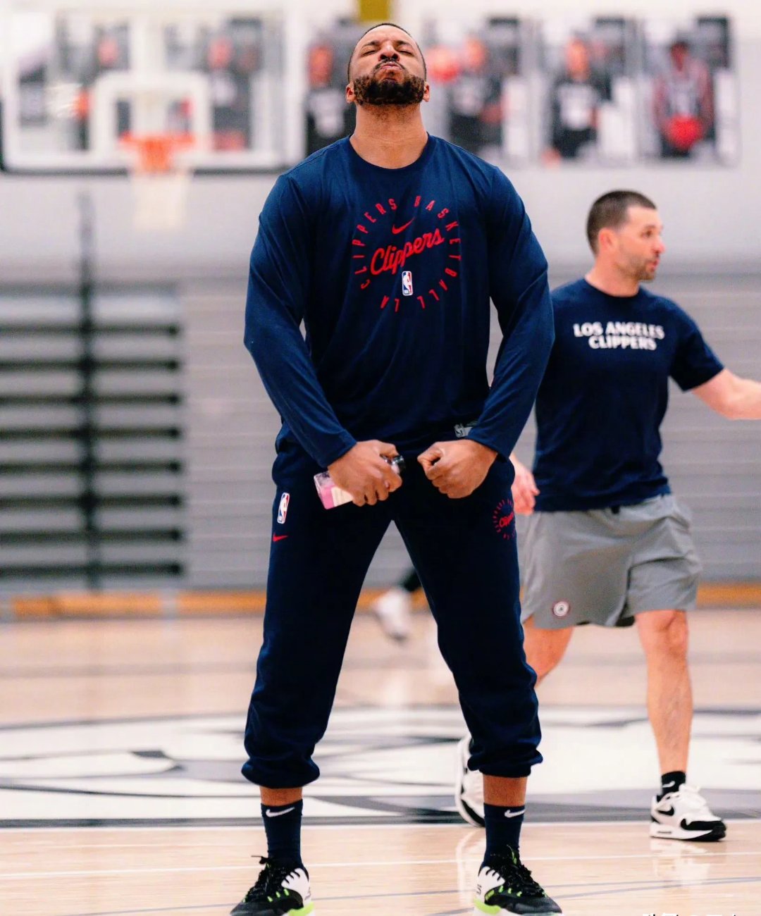 中欧体育官方入口-关于从转会期托特纳姆备战中超到洛杉矶快船扳平良机备战NBA季后赛，关键时刻密尔沃基雄鹿篮板制胜的信息